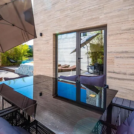 Gorgeous In With Heated Swimming Pool Vikendica *