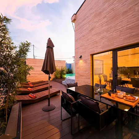 Gorgeous In With Heated Swimming Pool Vikendica