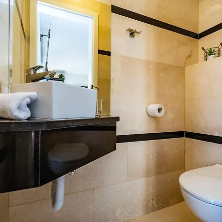 Vikendica Gorgeous In With Heated Swimming Pool *