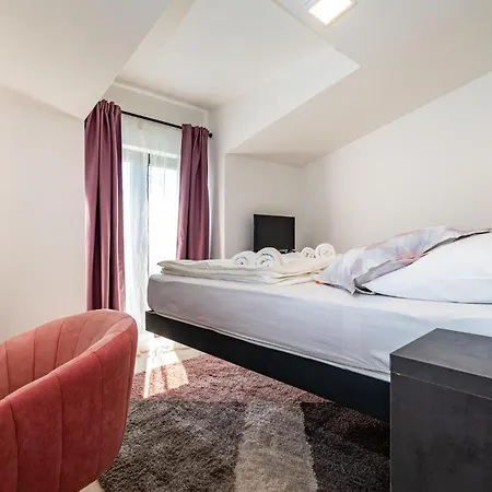 Vikendica Gorgeous In With Heated Swimming Pool *