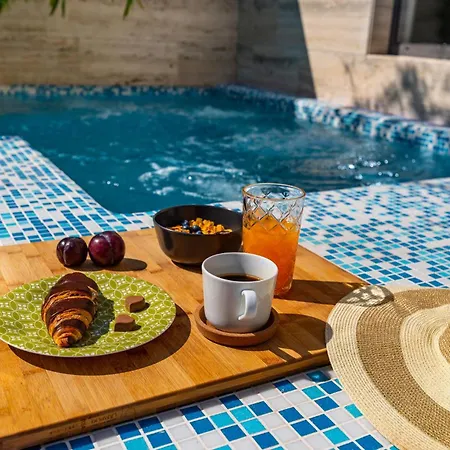 Vikendica Gorgeous In With Heated Swimming Pool